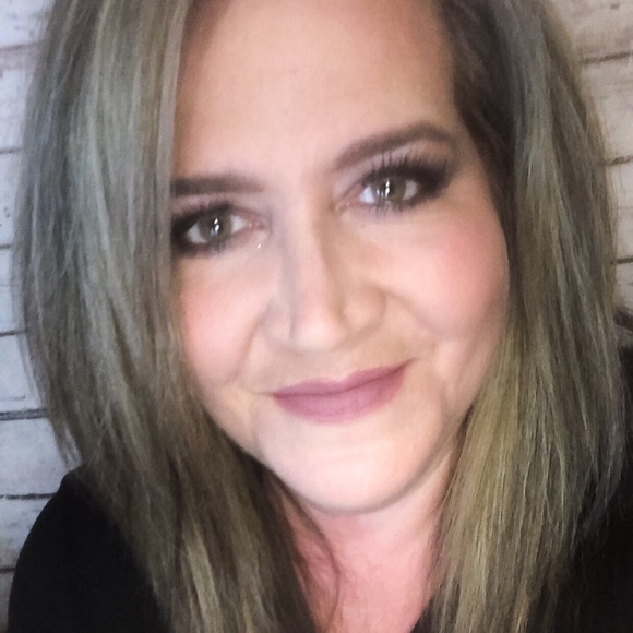 Meet your Posher, Heather - Picture 1 of 1